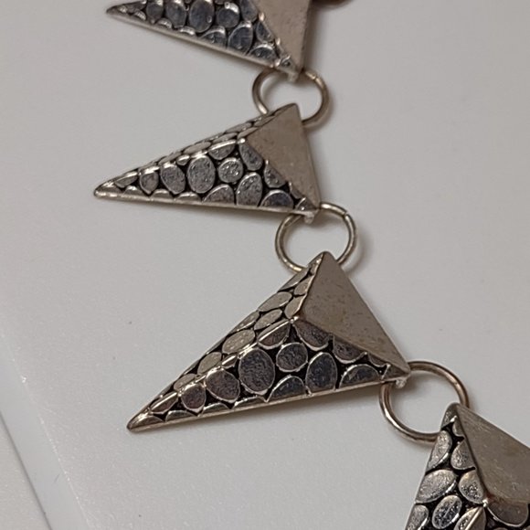 Silver Tone Metal Spikey Necklace Adjustable 18 To 20 Inches Long - Picture 4 of 11